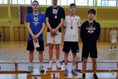 Dve-zlati-in-ena-bronasta-medalja-na-drzavnem-v-badmintonu-006