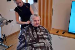 Frizerske-storitve-dijakinj-v-Dnevnem-centru-Odranci-002