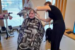 Frizerske-storitve-dijakinj-v-Dnevnem-centru-Odranci-003