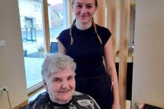 Frizerske-storitve-dijakinj-v-Dnevnem-centru-Odranci-004