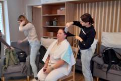 Frizerske-storitve-dijakinj-v-Dnevnem-centru-Odranci-005