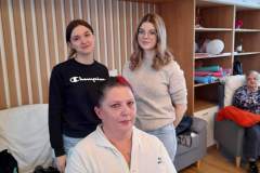 Frizerske-storitve-dijakinj-v-Dnevnem-centru-Odranci-008