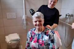 Frizerske-storitve-dijakinj-v-Dnevnem-centru-Odranci-012