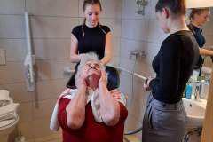 Frizerske-storitve-dijakinj-v-Dnevnem-centru-Odranci-014